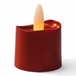 Een set van 12 rode, oplaadbare LED-kaarsjes met een batterijlevensduur van 175 uur, waterdicht ontwerp, afstandsbediening en timerfunctie wordt afgebeeld tegen een witte achtergrond.