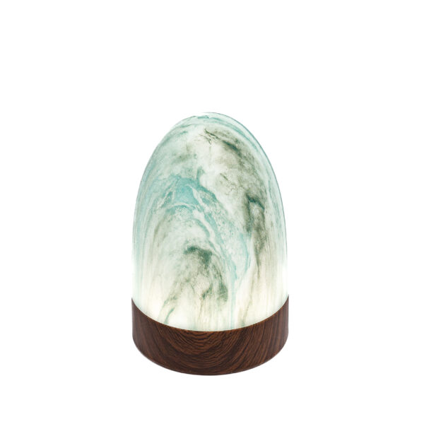 De ovale, waterdichte Tafellamp DORSETTO set (2 stuks) heeft een marmergroene, grijs-gouden glaslook en houtlook. Oplaadbaar tot 105 uur en eenvoudig te bedienen met de afstandsbediening.