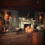 Een gezellige, schemerig verlichte kamer heeft een houten tafel, pluche banken, klassieke portretten op donkere muren en verschillende LED dinerkaars oplaadbaar 97mm warm wit (set van 6, 130 uur, met afstandsbediening) gloeiend bij een witte open haard voor een warme vintage sfeer.